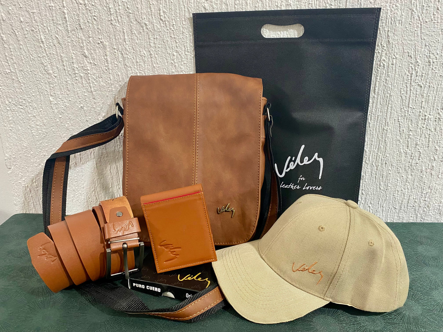 KIT DE VÉLEZ, CUERO GENUINO PARA HOMBRE® CORREA + BILLETERA + GORRA + BOLSO